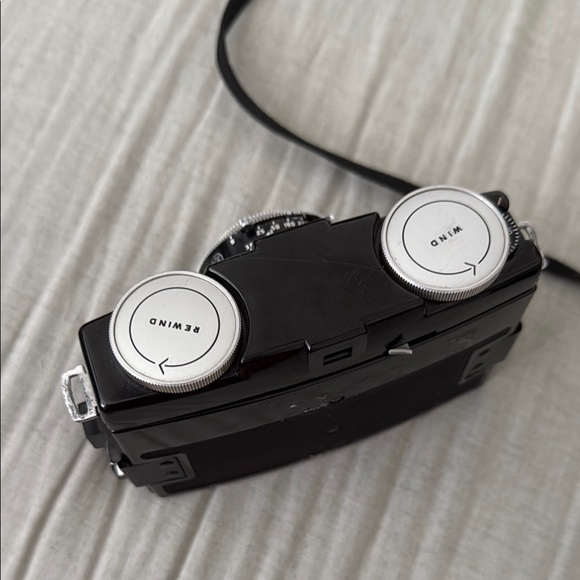 Argus A-Four Film Camera - Picture 2 of 2